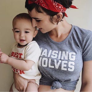 Raising Wolves - Womens Tee Shirt - Vintage Feel Grey Shirt - Mom Life - Mama Wolf - Wolves - Wolf Mother image 2