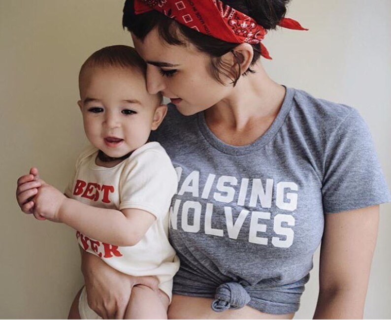 Raising Wolves - Womens Tee Shirt - Vintage Feel Grey Shirt - Mom Life - Mama Wolf - Wolves - Wolf Mother image 2