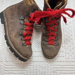 Danner Vintage Brown Leather Hiking Boots with Red Laces - 7