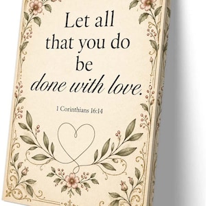 Puede incluir: Una impresión de arte mural rectangular sobre un fondo crema con el texto negro Let all that you do be done with love. 1 Corinthians 16:14. El diseño incluye un borde delicado de flores rosas, hojas verdes y un contorno de corazón.