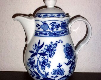 Vintage Coffee/teapot onion pattern