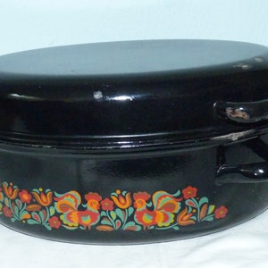 large enamel roaster with pattern