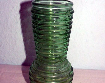 grüne Pressglasvase DDR
