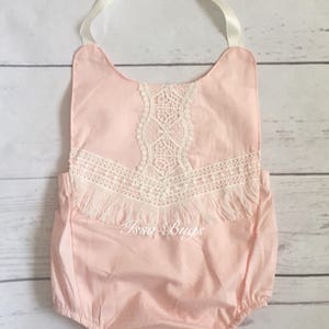 Tenue de bébé fille-vêtements de fille de bébé-bébé romper-rose bulle romper-nouveau-né fille photo tenue-vintage rose romper-fringe boho baby romper