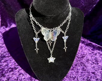 Collar de capas con mariposa y estrella