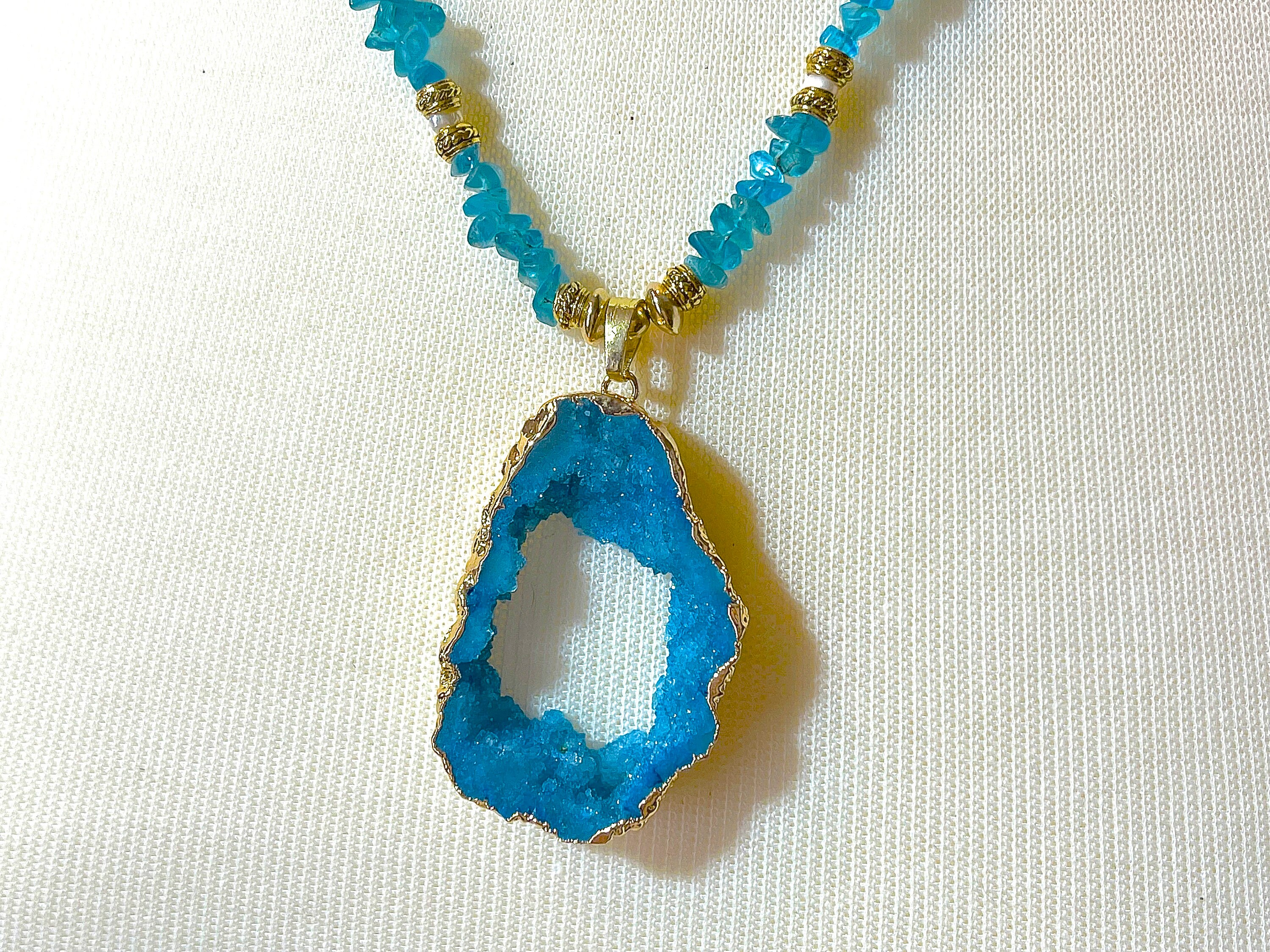 Handmade Apatite Chip Necklace With Blue Solar Quartz Druzy - Etsy.de