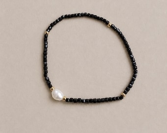 Schwarzes Spinell Würfel Armband mit Barock Perle - 24k Vergoldeter Edelstahl