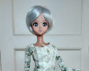 Goldene Sporthose und geblümtes Oberteil für Smartdoll