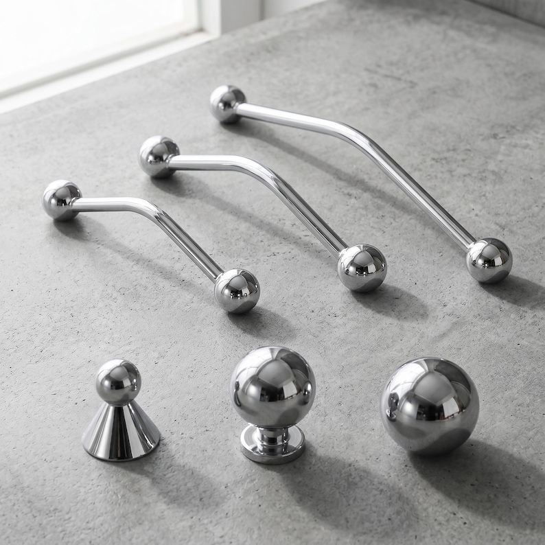 Skåpshandtag och knoppar i polerat silver, Kromade lådhandtag, Moderna köksbeslag, Kulknoppar, Garderobshandtag bild 1