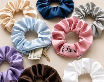 Coletero con bolsillo con cremallera personalizado, coletero con compartimento oculto, goma para el pelo con bolsillo secreto para llaves y dinero en efectivo, coletero de regalo para damas de honor en viajes.