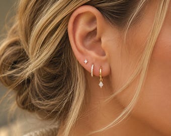 Ensemble de boucles d'oreilles en or 18 carats, boucles d'oreilles Huggie CZ Dainty, empilement d'oreilles en or minimaliste, clous d'oreilles diamant, cadeau pour elle