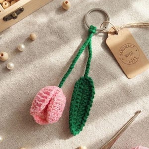 Crochet Tulip Keychain Pattern PDF, Step-by-Step Photo Tutorial, Flower Keyring & Phone Charm, Beginner Friendly design