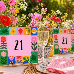 Plantilla de Canva para números de mesa de boda con motivos botánicos coloridos de arte popular, tarjetas para fiestas en el jardín, descarga instantánea editable e imprimible.