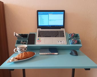 Mobilne drewniane biurko z organizerem, powerbankiem i lampkami LED do kanapy lub fotela – ręcznie wykonane