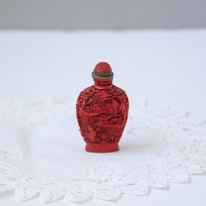 Vintage Chinese Rred Carved Snuff Bottle