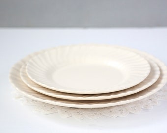 Franciscan Coronado Swirl Off White Plate Trio, 7.25, 8 and 9.25 Dinner Plate, Salad Plate and Bread and Butter Plate