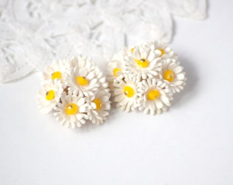 Vintage Groovy Daisy Clip on Cluster Earrings made in Hong Kong