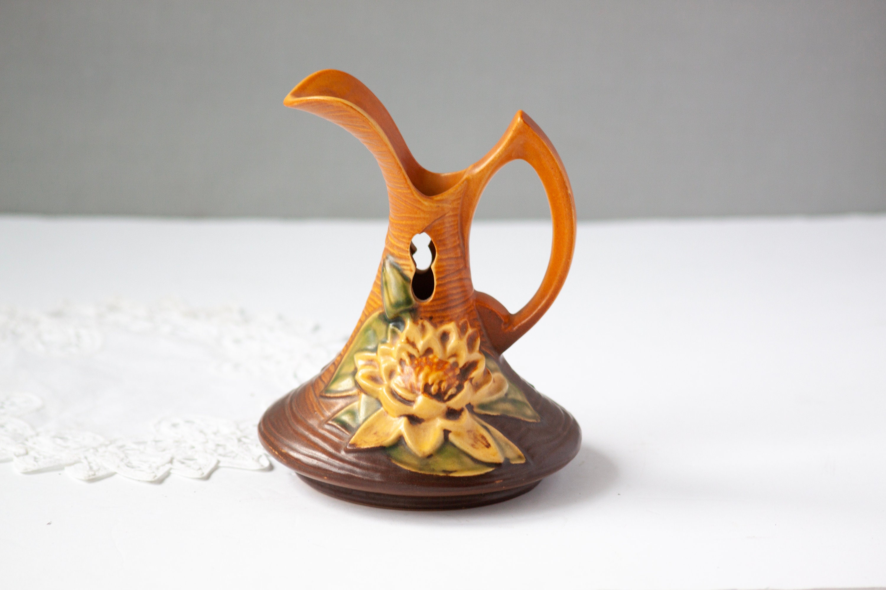 Roseville Art Pottery Water Lily Ewer #10-6 Pitcher Walnut Brown