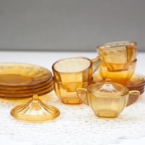 AKRO Agate Children&#39;s Amber Depression Glass Tea Set, Set of 4 Teacups, saucers and Mini Plates with sugar Bowl