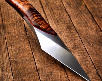 Handgemaakt Kiridashi-mes van D2 staal: jachtzakmes met houten handvat en leren schede