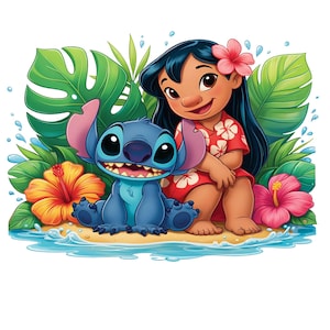 Puede incluir: Una colorida ilustración que muestra a un personaje alienígena azul con orejas grandes y una niña sonriente de pelo negro largo con un vestido rojo de flores. Están sentados en una playa de arena rodeados de grandes hojas tropicales verdes.