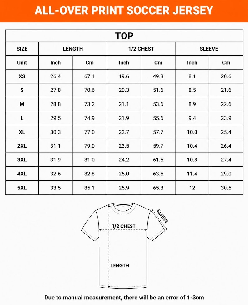 Puede incluir: Tabla blanca con texto negro que detalla las medidas de una camiseta de f&uacute;tbol con estampado integral. Tallas XS a 5XL, medidas en pulgadas y cm para largo, medio pecho y manga.