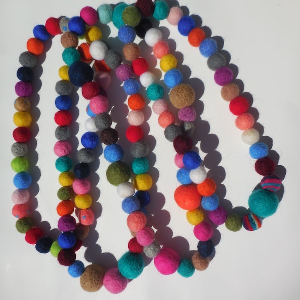 Felted wool necklace. For girls and women.