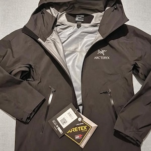 Men's Arc'teryx Beta LT Jacket | GORE-TEX Paclite Plus Hardshell Hooded Outdoor Shell