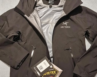 Men's Arc'teryx Beta LT Jacket | GORE-TEX Paclite Plus Hardshell Hooded Outdoor Shell