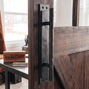 Premium Hand-Forged Wrought Iron Barn Door Handle – Rustic Heavy Duty Pull Handle with Backplate for Sliding Doors, Gates, and Wooden Doors