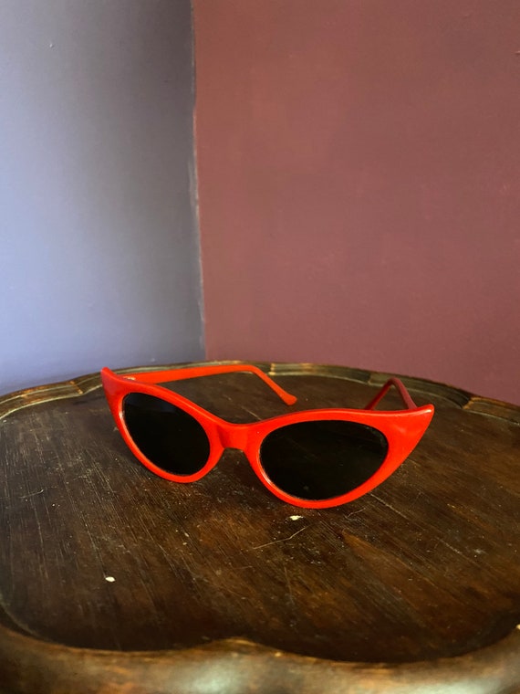 Vintage 80s does 50s Cat Eye Sunglasses - image 8