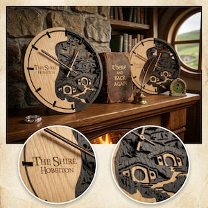 Pode incluir: Um relógio de parede redondo de madeira com um design em camadas cortado a laser de uma paisagem de toca de hobbit. O mostrador exibe o texto The Shire Hobbiton em letras pretas. Inclui ponteiros dourados e acabamento em madeira escura.