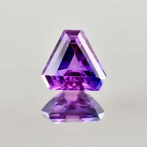 Saphir Java prune bicolore violet et bleu, pierre précieuse non montée, certifiée GIT, idéale pour la fabrication de bagues et pendentifs. Pierre précieuse bleuet. Toutes tailles disponibles.
