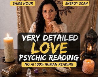 Pode incluir: Uma pessoa sentada atrás de uma mesa de madeira com uma vela alta texturizada, uma caixa de metal, cristais, um maço de sálvia e uma lanterna. Texto: SAME HOUR, ENERGY SCAN, VERY DETAILED LOVE PSYCHIC READING, NO AI 100% HUMAN READING.