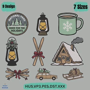 Puede incluir: Una colección de nueve diseños de bordado con temática invernal que incluye una insignia de National Park, linternas, una taza con copo de nieve, esquís cruzados con lazos rojos, una cabaña nevada, un coche con un árbol y un trineo con leña. Texto: 9 Design, 7 Sizes, HUS.VP3.PES.DST.XXX.