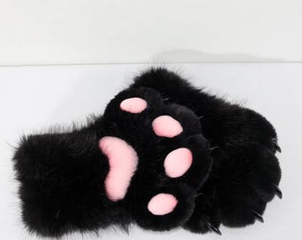 Svarta plyschhandskar, rosa tassdynor, anpassningsbara.