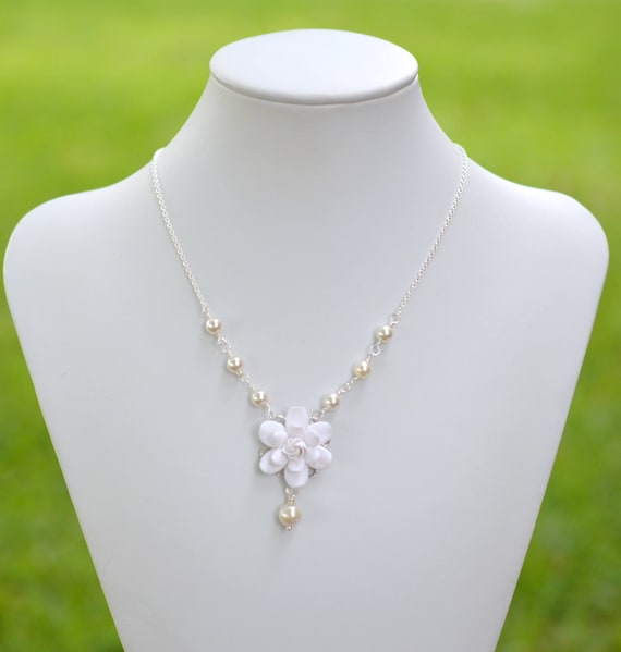 Gardenia necklace on sale