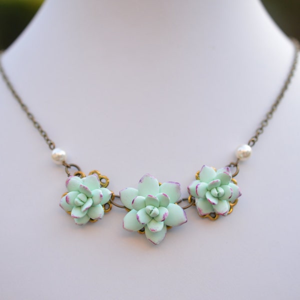 Trio Light Mint Green-Purple Succulent Centered Necklace, Succulent Necklace, Succulent wedding Jewelry, Succulent Jewelry