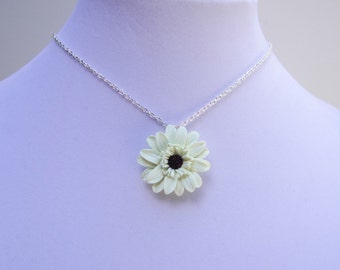 Gerbera Daisy Flower Necklace, Flower Necklace, Spring /Summer Flower Necklace,  Flower Girl Necklace, Bridesmaid Necklace