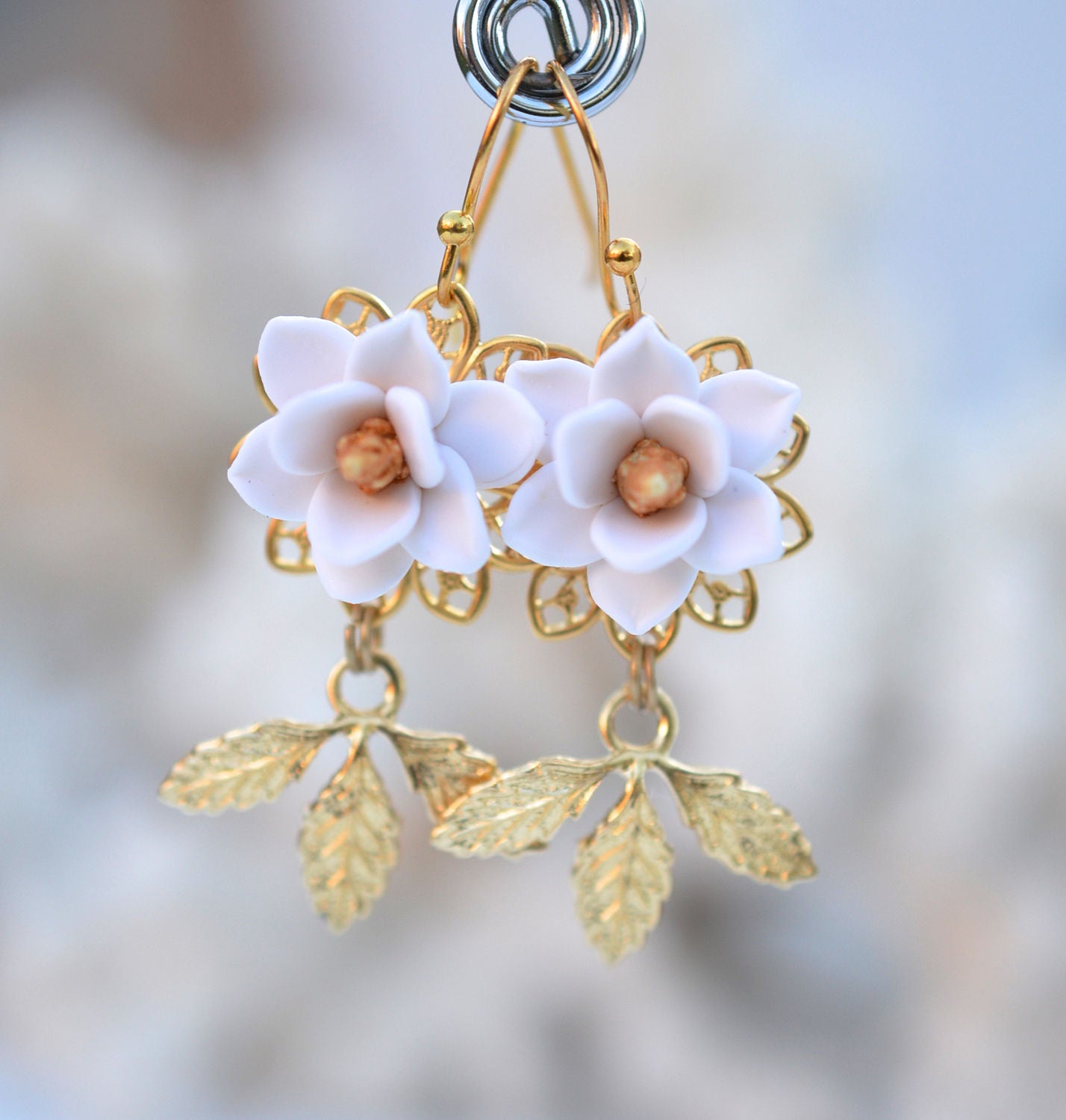 MAGNOLIA WHITE Bailey ピアス MAGNOLIA WHITE Baileyパールフープ