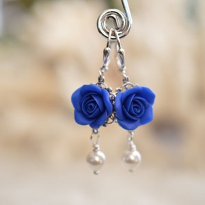 White Rose Flower Stud Earrings With Blue Rhinestones - Women's Fashion Floral Ear Jewelry