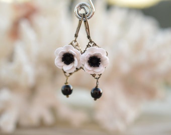 Black and White Anemone/Poppy and Black Glass Beads Flower Earrings, Black and White Anemone Earrings Jewelry