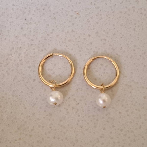 Créoles en or 14 carats et perles Dainty (10 mm ou 12 mm)