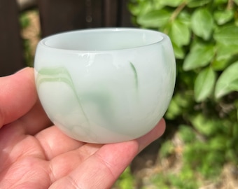 Witgroene calciet theekop handgepolijste gongfu-theekom in jadestijl