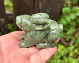 Natuurlijke groene jade konijn beeldje handgesneden dierenriem konijn stenen sculptuur theetafel decor