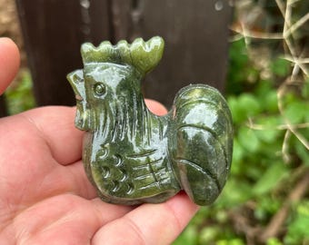 Natuurlijke groene jade haan beeldje handgesneden steen kip standbeeld bureau decor collectible cadeau