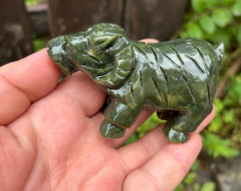 Natuurlijke groene jade geit beeldje handgesneden dierenriem ram stenen sculptuur zak decor cadeau