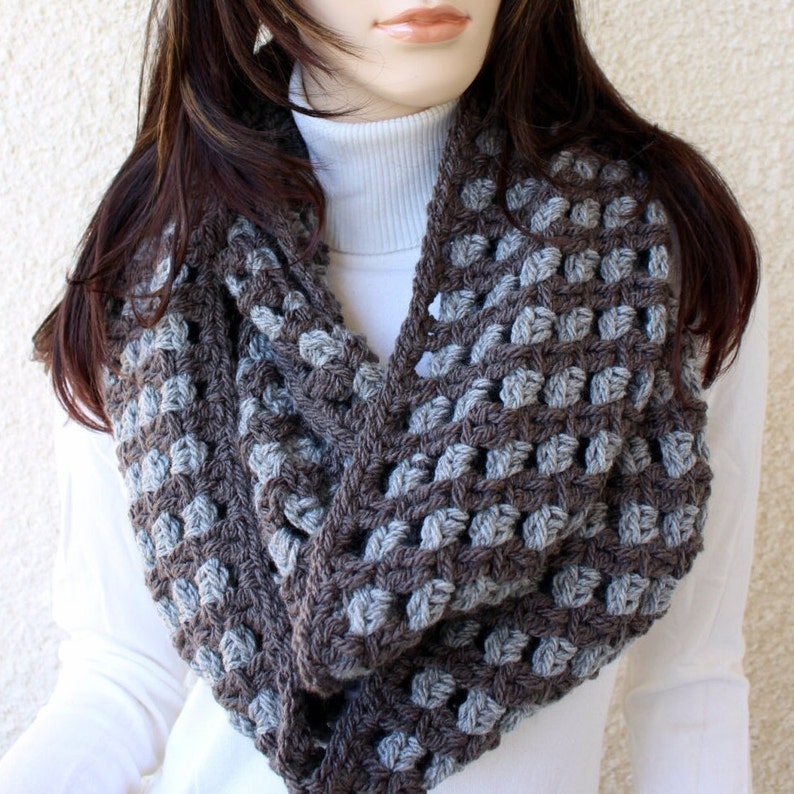 Two-Tone Chunky Infinity Scarf crochet pattern listing photo by MilimagfaShop