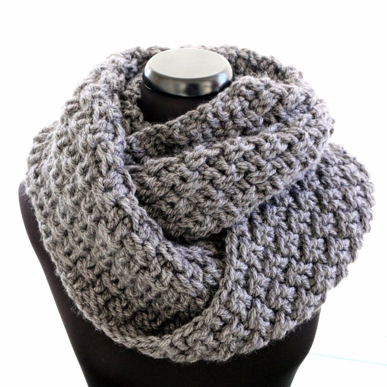 Crochet infinity scarf easy pattern
