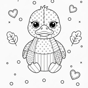 Puede incluir: Un dibujo lineal en blanco y negro de un patito con ojos grandes, un cuerpo de retazos y una cabeza punteada. La imagen incluye hojas, corazones y c&iacute;rculos, todo en un estilo de libro para colorear.